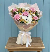 Букет цветов из:  Гвоздики, Орхидеи и Розы в Лебяжьем Кировской области