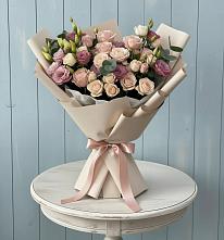 Букет цветов из:  Розы и Лизиантусы в Лебяжьем Кировской области