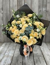 Букет цветов из:  Розы и Лизиантусы в Лебяжьем Кировской области