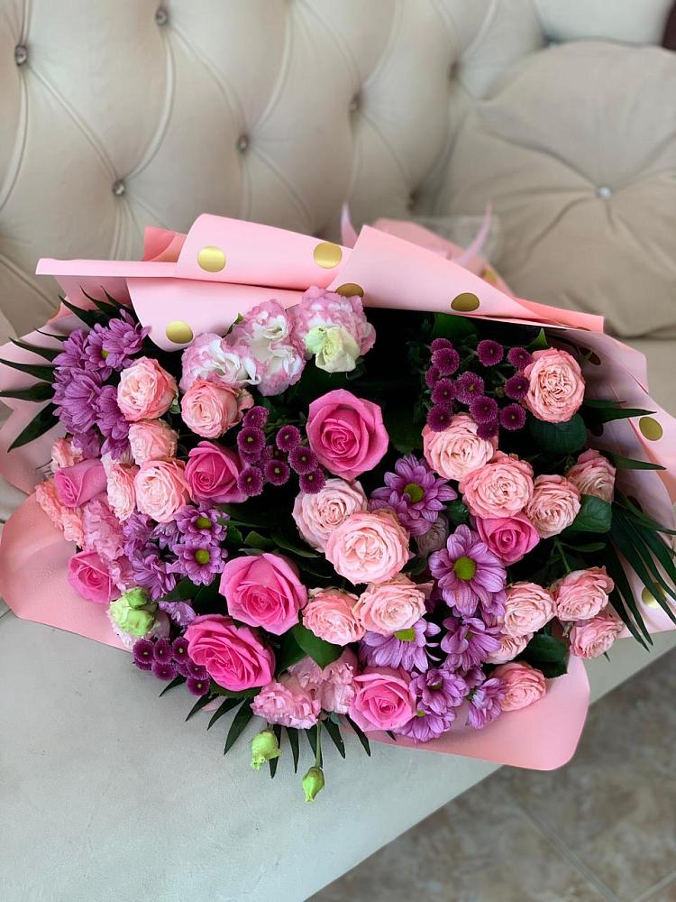 Букет цветов из: Хризантемы, Розы и Лизиантусы в Лебяжьем Кировской области