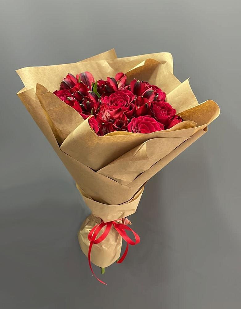 Букет цветов из: Альстромерии и Розы в Лебяжьем Кировской области