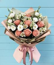 Букет цветов из:  Розы, Альстромерии и Лизиантусы в Лебяжьем Кировской области