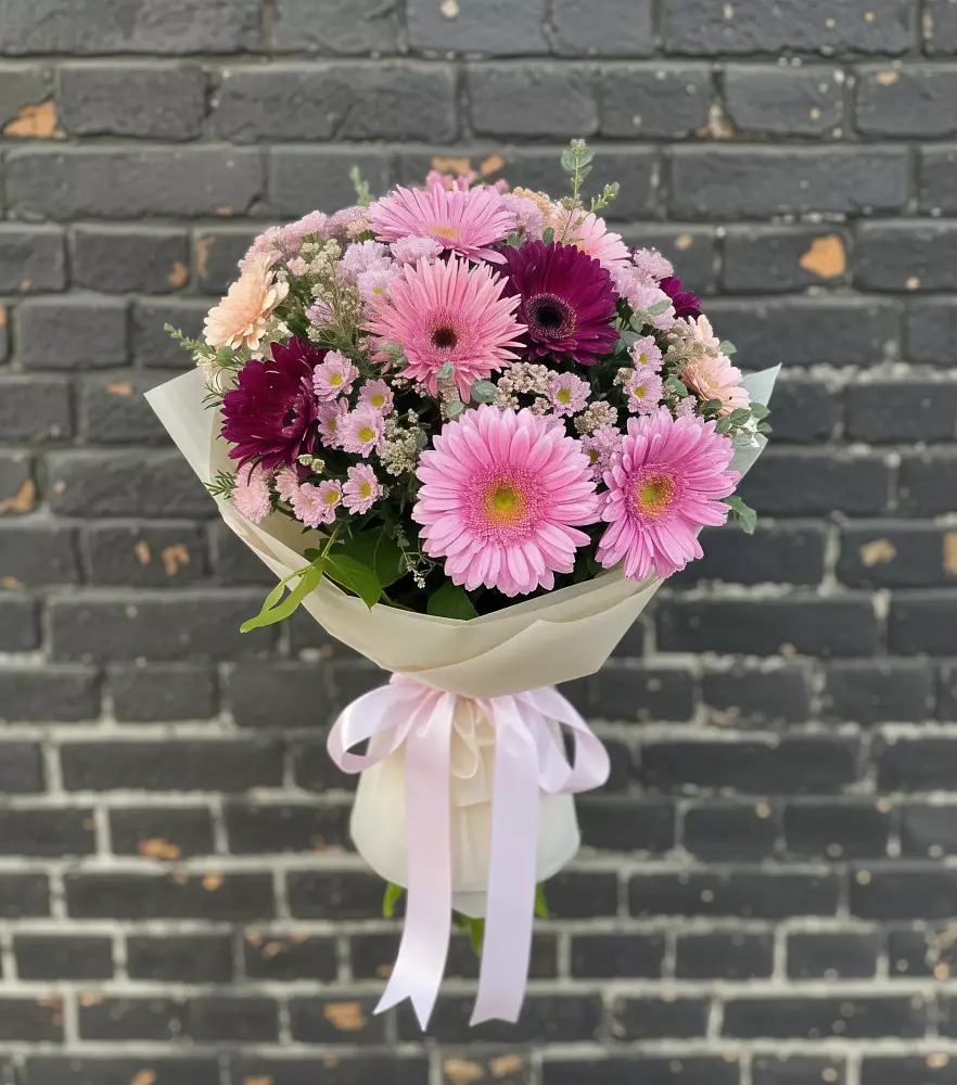 Букет цветов из: Герберы и Хризантемы в Лебяжьем Кировской области