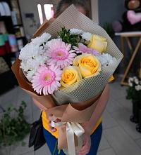 Букет цветов из:  Герберы, Розы и Хризантемы в Лебяжьем Кировской области