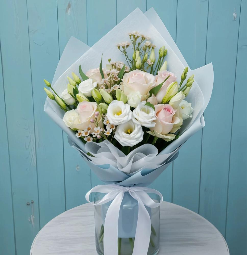 Букет цветов из: Розы и Лизиантусы в Лебяжьем Кировской области