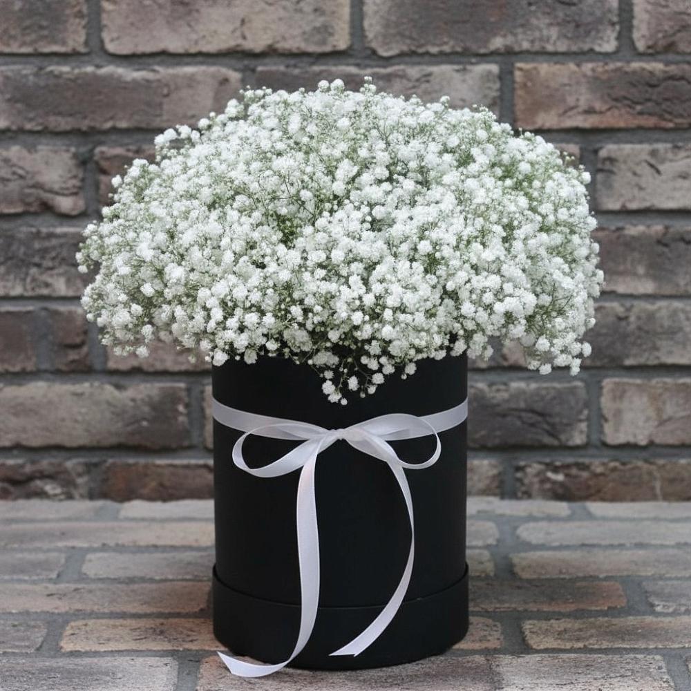 Цветочная композиция из Гипсофила в шляпной коробке в Лебяжьем Кировской области