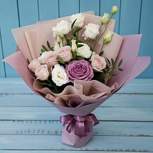 Букет цветов из:  Розы и Лизиантусы в Лебяжьем Кировской области