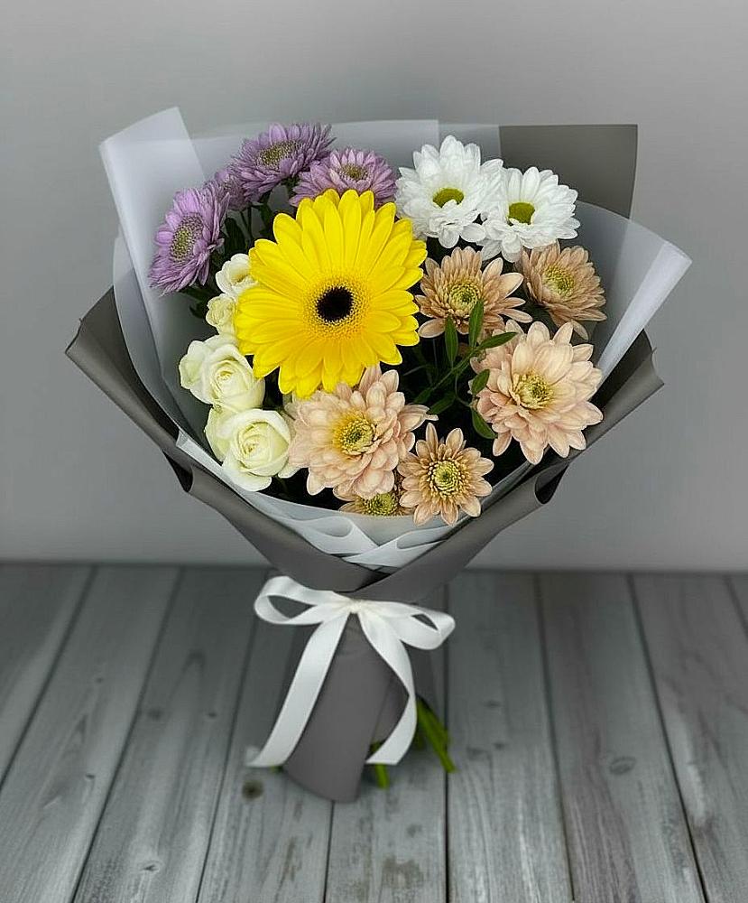 Букет цветов из: Розы, Герберы и Хризантемы в Лебяжьем Кировской области