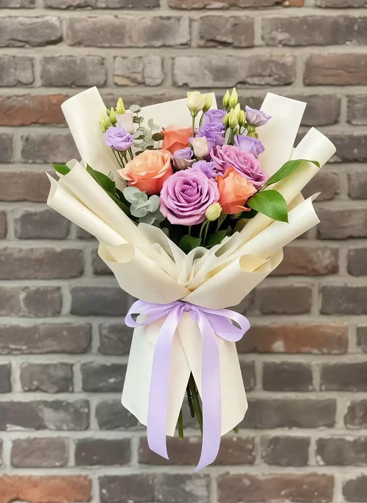 Букет цветов из: Лизиантусы и Розы в Лебяжьем Кировской области