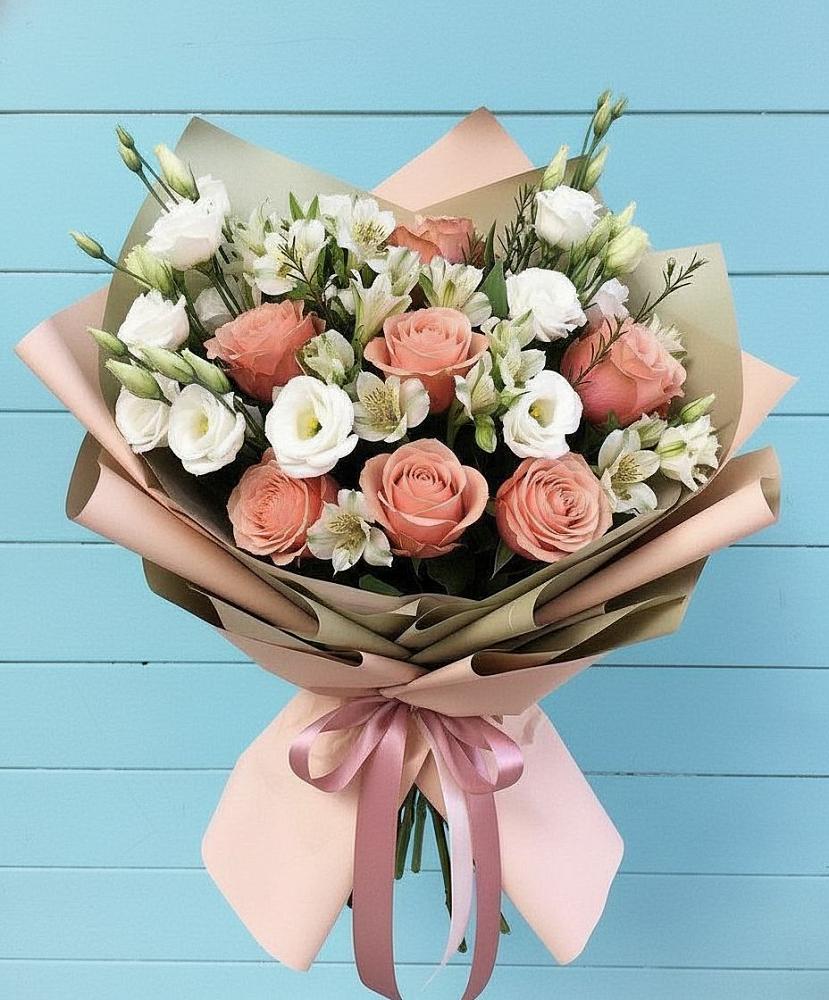 Букет цветов из: Розы, Альстромерии и Лизиантусы в Лебяжьем Кировской области