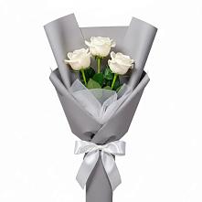 Букет 3 белые розы в Лебяжьем Кировской области