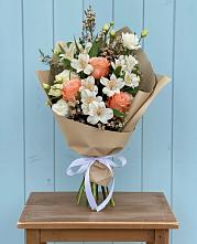 Букет цветов из:  Альстромерии, Лизиантусы, Розы и Хризантемы в Лебяжьем Кировской области