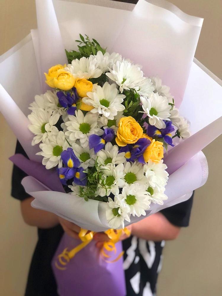 Букет цветов из: Ирисы, Хризантемы и Розы в Лебяжьем Кировской области
