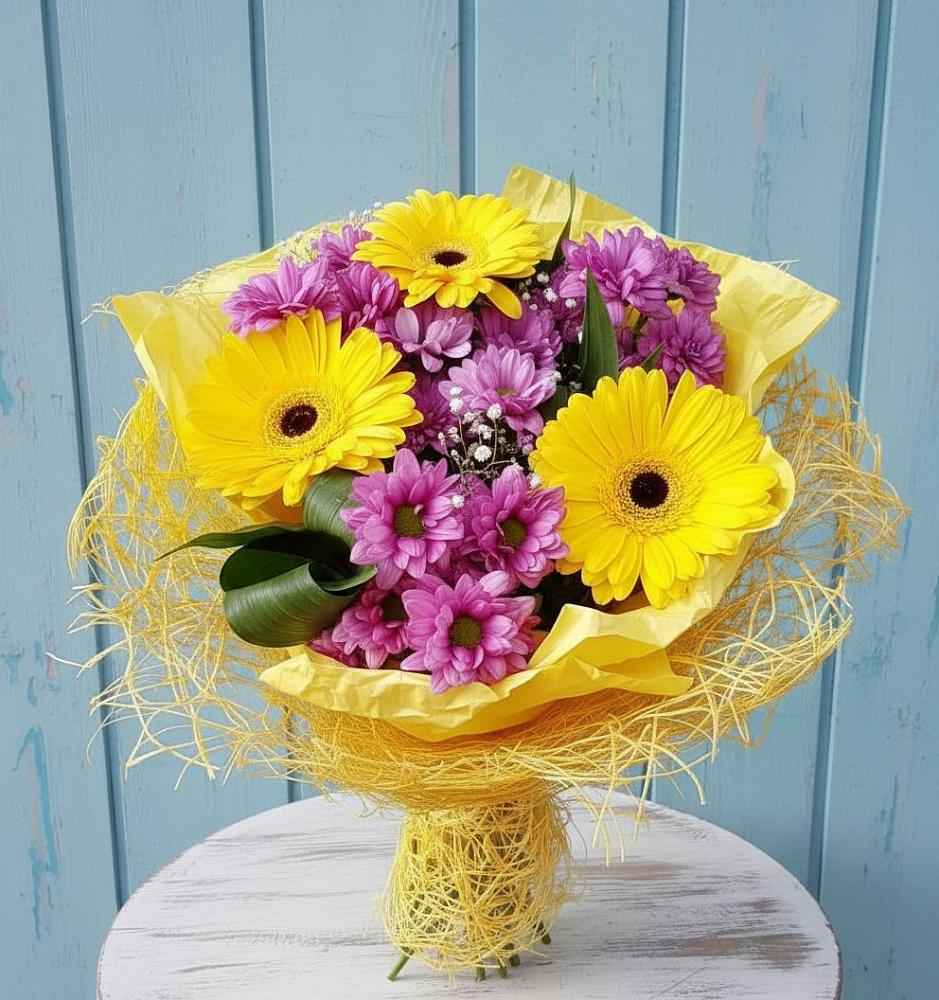 Букет цветов из: Хризантемы и Герберы в Лебяжьем Кировской области