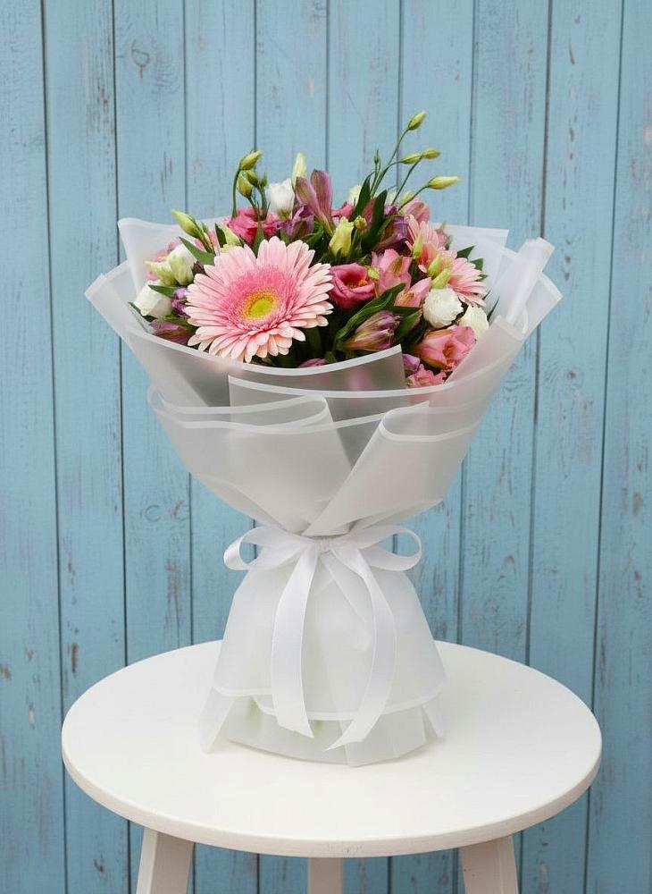 Букет цветов из: Герберы, Альстромерии и Лизиантусы в Лебяжьем Кировской области