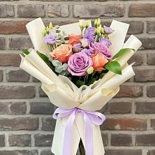 Букет цветов из:  Лизиантусы и Розы в Лебяжьем Кировской области