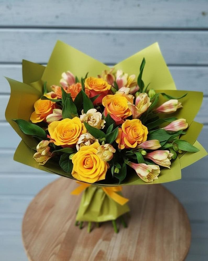 Букет цветов из: Альстромерии и Розы в Лебяжьем Кировской области