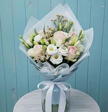 Букет цветов из:  Розы и Лизиантусы в Лебяжьем Кировской области