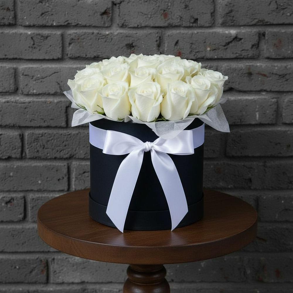 Цветочная композиция из Розы в шляпной коробке в Лебяжьем Кировской области