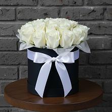 Цветочная композиция из Розы в шляпной коробке в Лебяжьем Кировской области