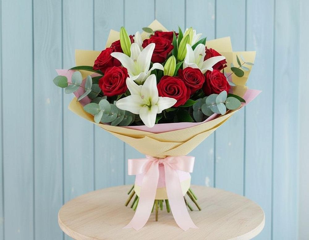 Букет цветов из: Лилии и Розы в Лебяжьем Кировской области